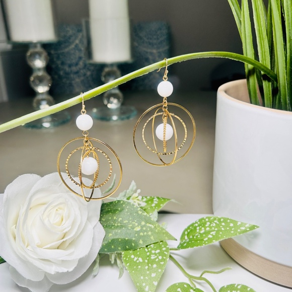 Elegant Orbiting Gold Plated Concentric Circled Dangle Earrings. - Picture 3 of 11
